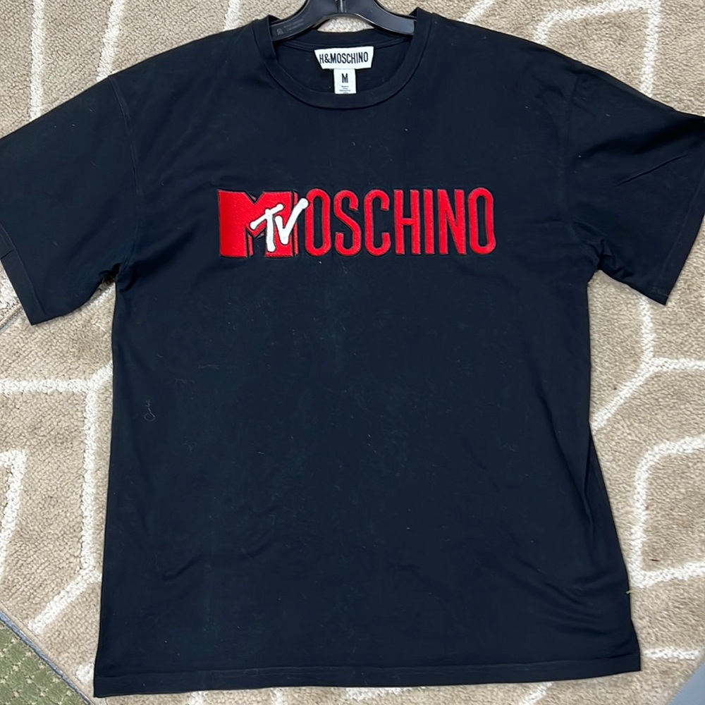 H&MOSCHINO MEN’S TEE